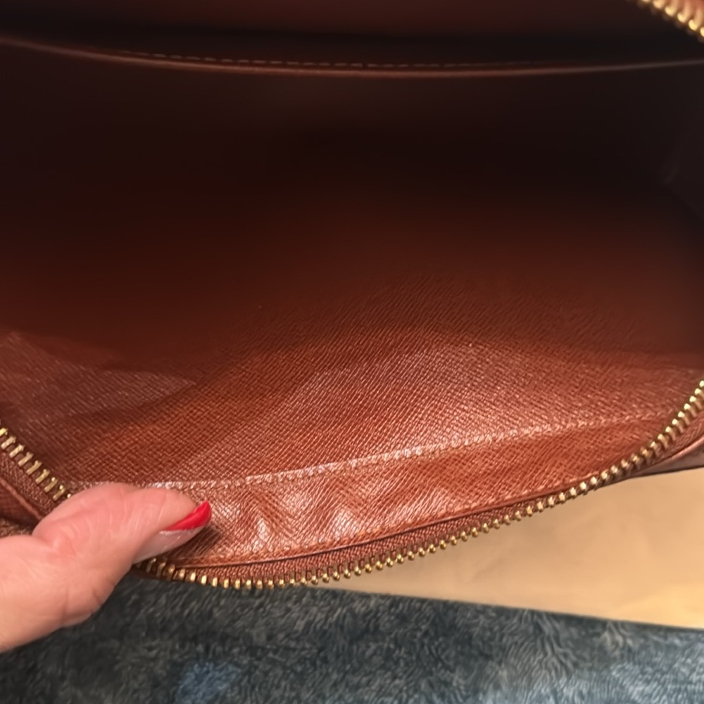 LV Wristlet Vintage EUC no rust no peeling! - Picture 5 of 8